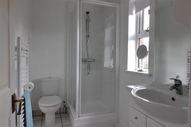 Ensuite to Bed 1