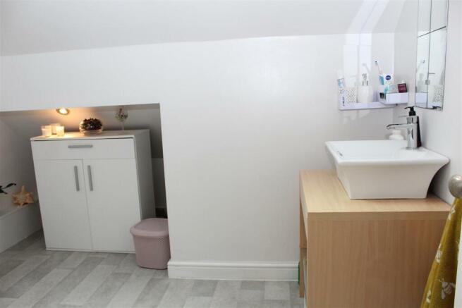 En suite to Master bedroom