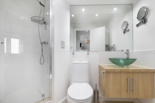 Ensuite Bathroom to Second Bedroom
