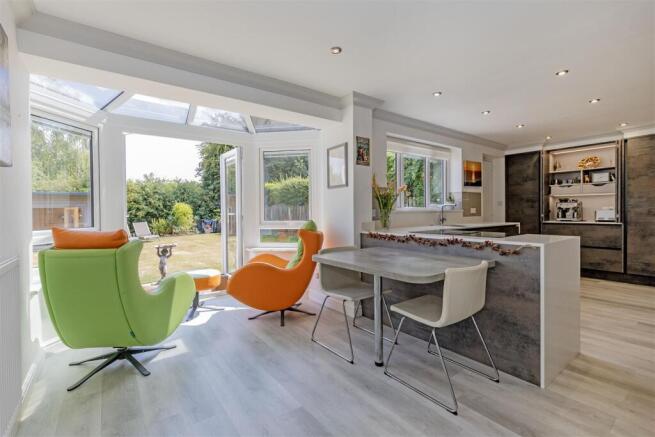 Impressive Dining Kitchen