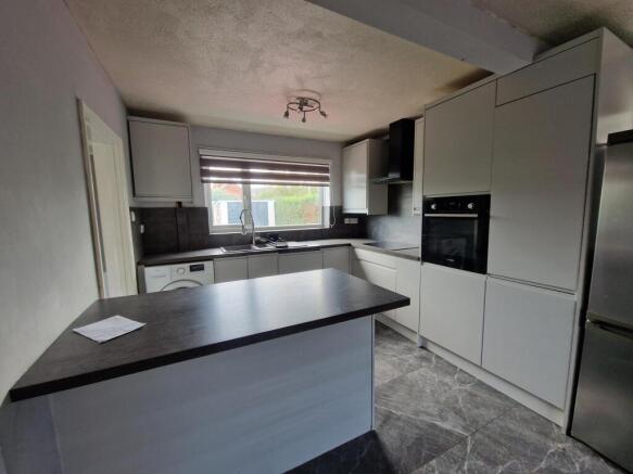 3 bed House to rent Image 4