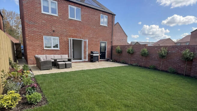 4 bed Detached for sale Image 10