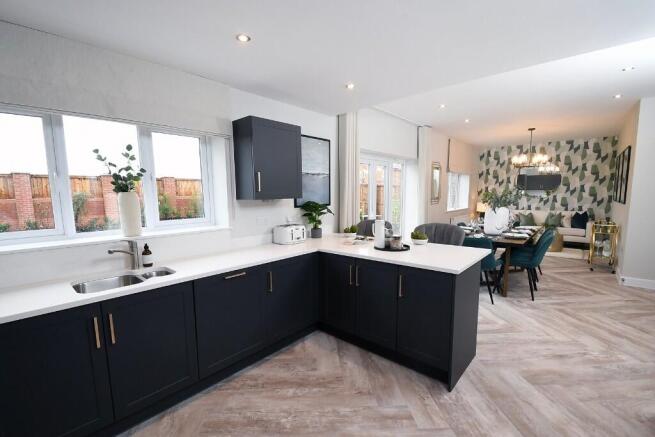 5 bed Detached for sale Image 4