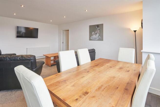 2 bed Apartment to rent Image 7