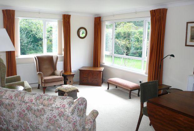 SITTING/DINING ROOM