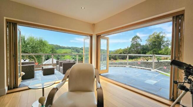 Lounge Views