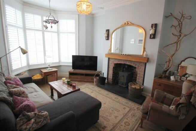 Lightburne Ave, 13 Lounge new.JPG