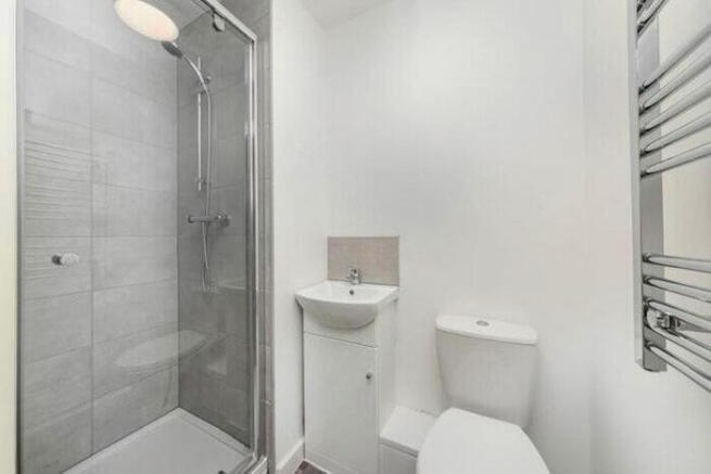 Flat Share to rent Image 5
