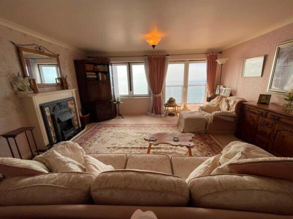 lounge 2 marine point.jpg