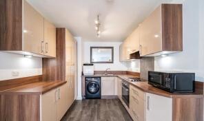 31, 4 Middlesex House, Mercer Walk, Uxbridge UB8 1GH