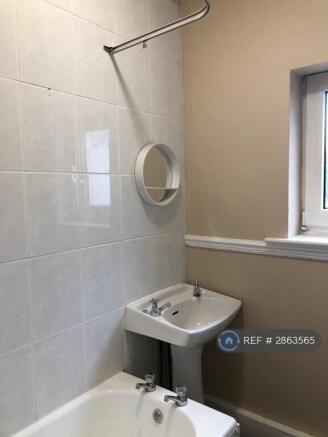 2 bed Terraced to rent Image 6