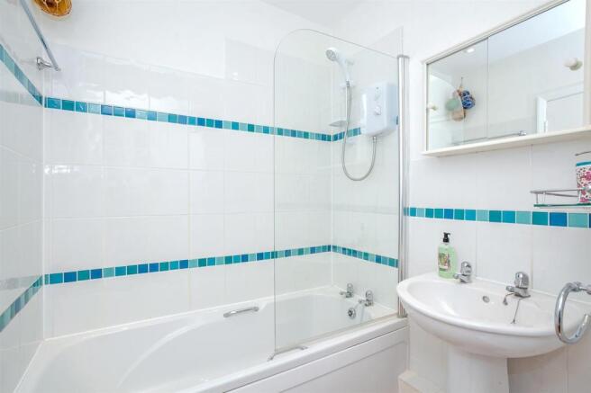 Bathroom 1.jpg