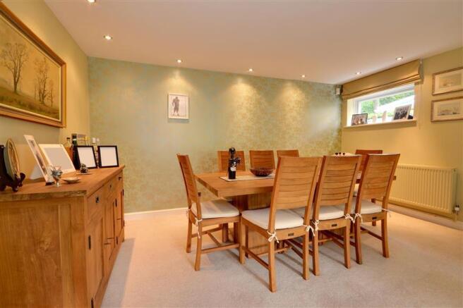 Lounge/ Dining Room