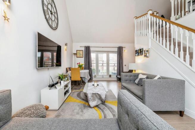 Lounge/Dining Room