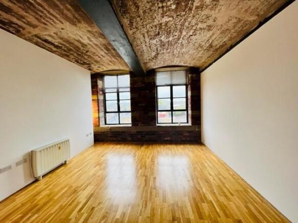 OPEN PLAN LOUNGE