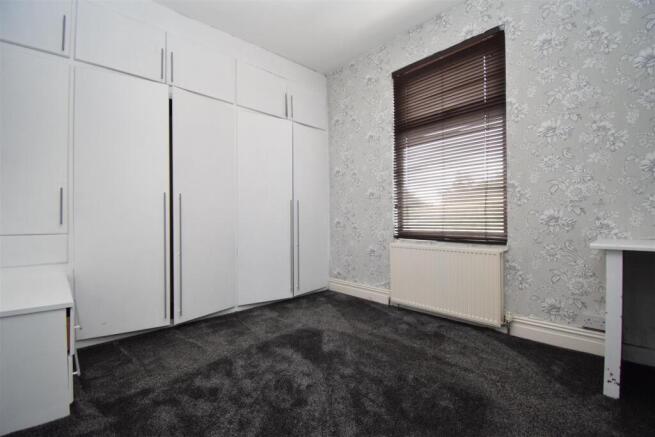 2 bed Terraced to rent Image 5