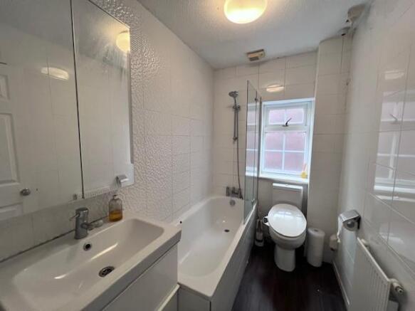10 Kindlewood Drive bathroom.jpg