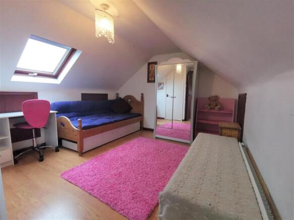 bedroom 4.jpg