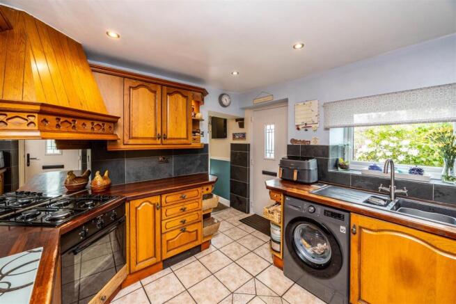 4 bed Semi-Detached for sale Image 4