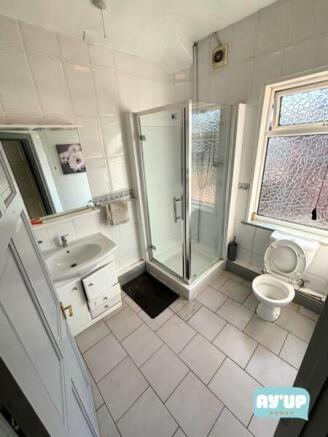 1 bed House Share to rent Image 6
