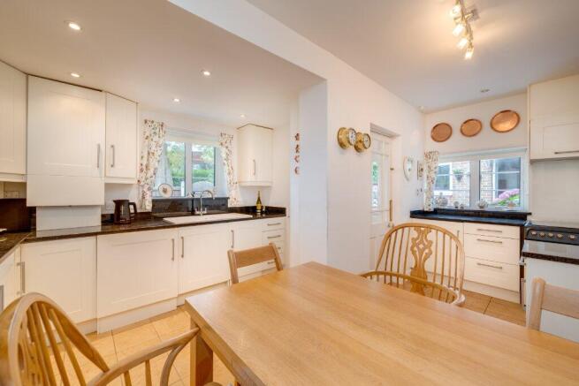 3 bed Semi-Detached for sale Image 6