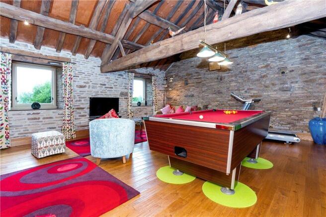 5 bed Detached for sale Image 5