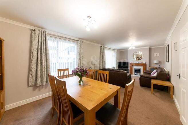 Lounge/Dining Room