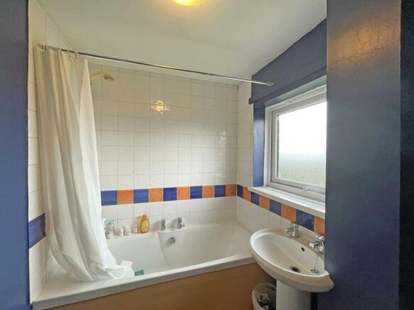 Berwick Crescent 70 - Bathroom...jpg
