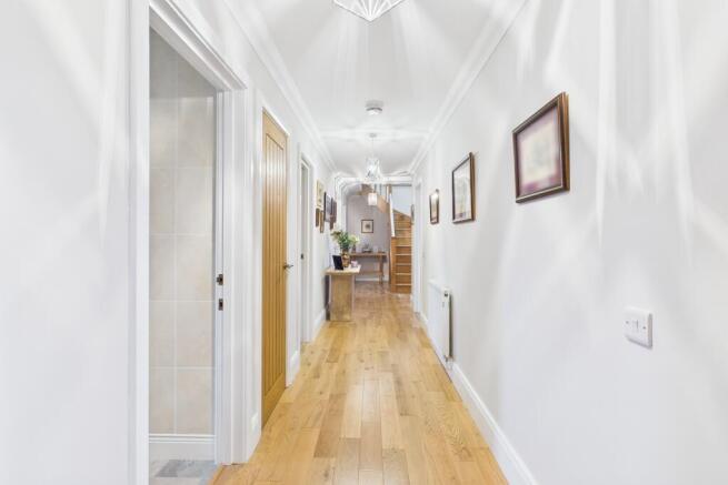 CAM04201G0-PR0116-STILL007