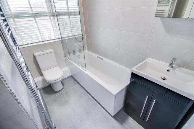 BATHROOM/W.C.