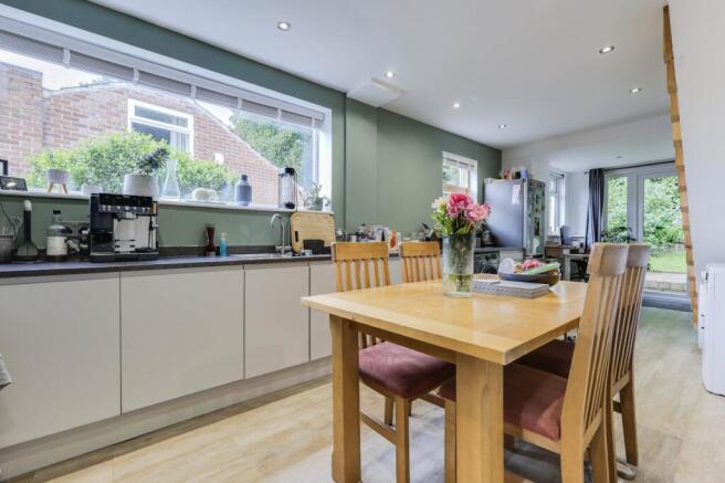 3 bed Semi-Detached for sale Image 6