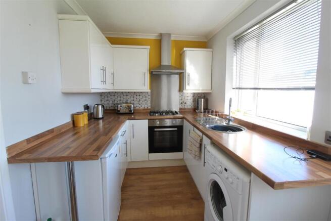 FITTED KITCHEN