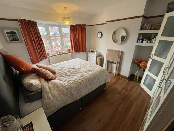 Bedroom 1.jpg
