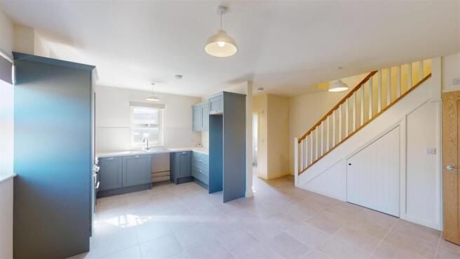 4 bed Semi-Detached to rent Image 4