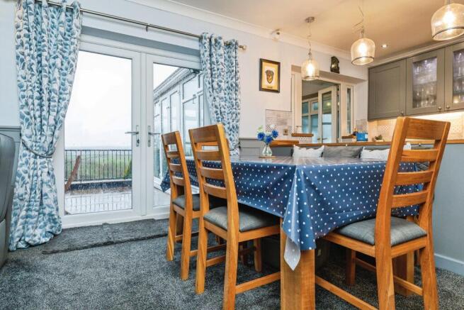 4 bed Detached for sale Image 9