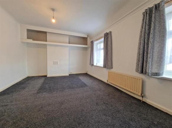 Bedroom 1.jpg