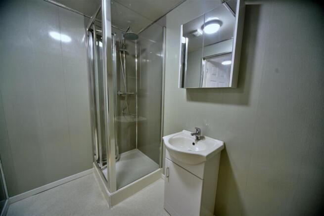 1 bed Apartment to rent Image 6