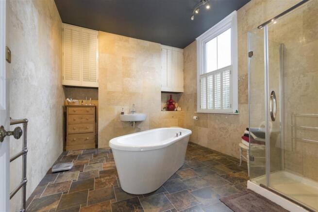 Emscote62-Bath-01A.jpg