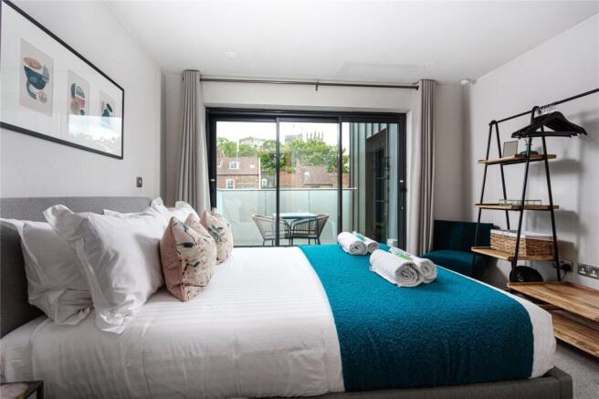3 bed Flat for sale Image 11