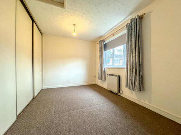 34 Lingfield Walk - Bedroom (2)