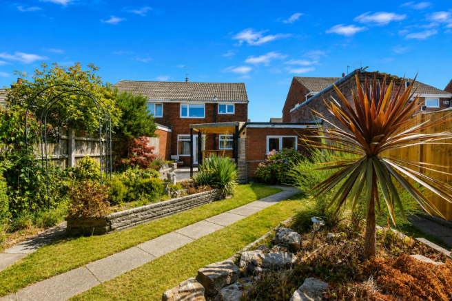 3 bed Semi-Detached for sale Image 12