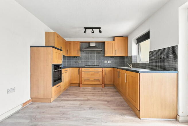 3 bed Semi-Detached for sale Image 8