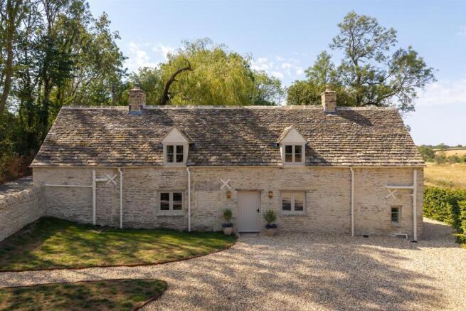 51 - Castle Cottage - GL7 5ED - Web.jpg