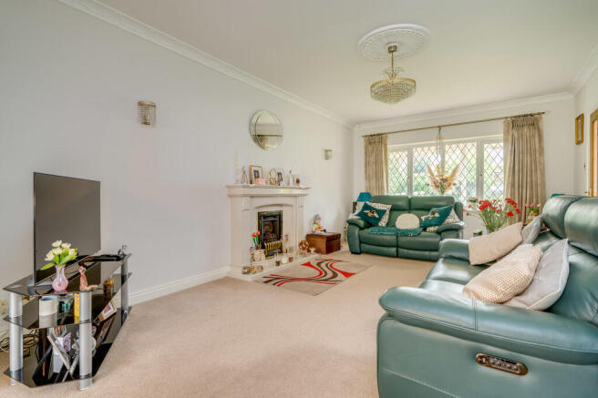 4 bed Detached for sale Image 11
