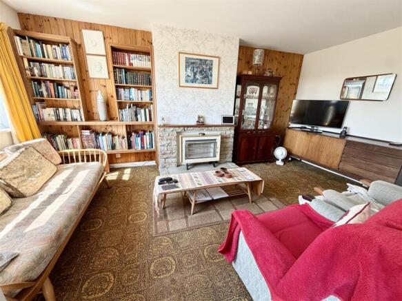 3 bed Semi-Detached for sale Image 2