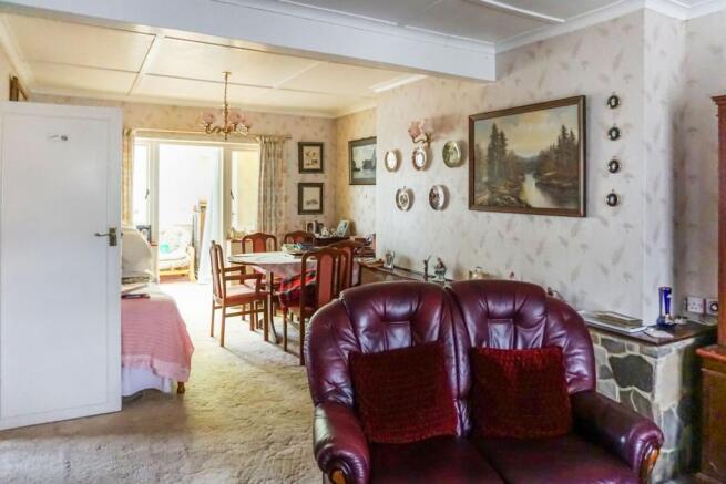 Lounge/Dining Room