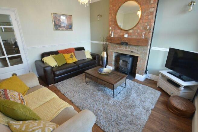 LOUNGE.