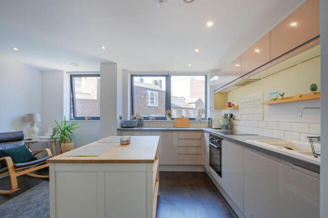 2 bed Apartment for sale Image 6