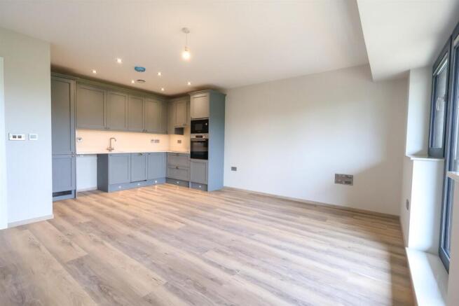 Open plan Lounge/kitchen