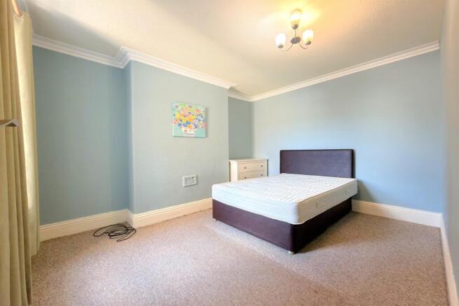 2 bed Flat for sale Image 7